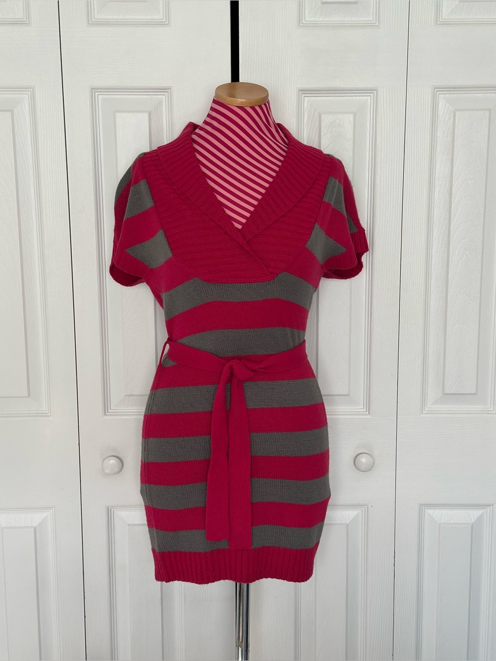 Striped V-Neck Short Sleeve Sweater Dress in Fuchsia and Gray